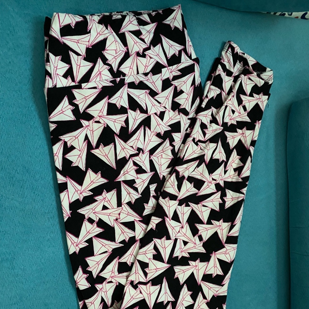 EUC Lularoe TC leggings paper airplanes pink black